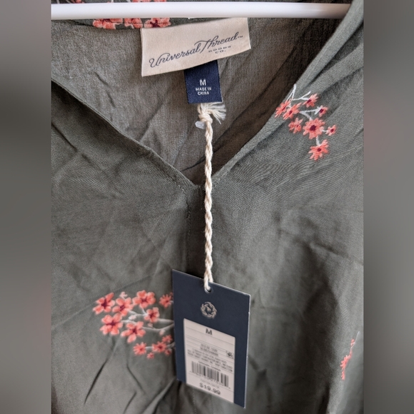 NWT Universal Thread high/low relaxed fit top - Picture 4 of 5